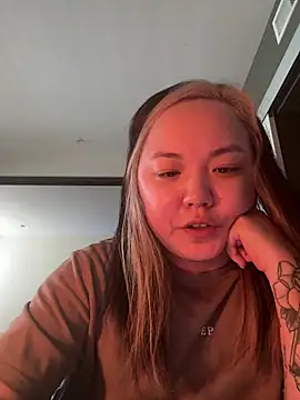 Snapshot of violet_lin chatting on 04.14.26 violet lin online show from 04.14.26