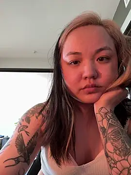 Snapshot of violet_lin chatting on 04.16.26 violet lin online show from 04.16.26