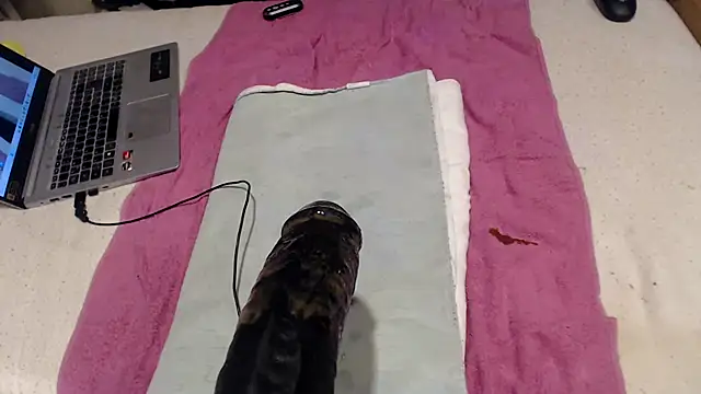 Snapshot of BiglovelyXXL chatting on 11.19.25 BiglovelyXXL online show from 11.19.25