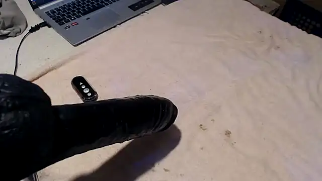 Snapshot of BiglovelyXXL chatting on 12.15.25 BiglovelyXXL online show from 12.15.25