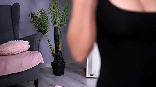 SarahMystique online show from 11.18.25