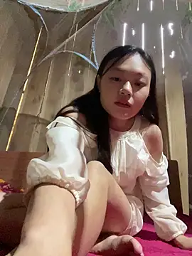 mai-xinh online show from 10.18.25