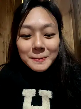 mai-xinh online show from 11.23.25