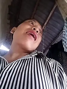 Snapshot of lieulieu-cute chatting on 09.11.25 lieulieu-cute online show from 09.11.25