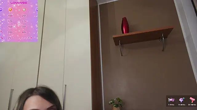 Snapshot of ScarletVerdi chatting on 11.10.25 ScarletVerdi online show from 11.10.25