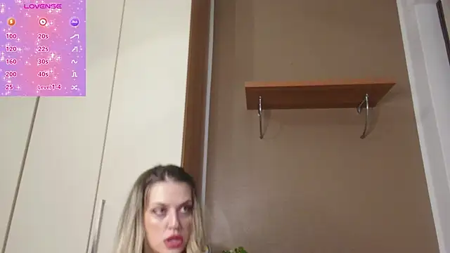 Snapshot of ScarletVerdi chatting on 12.01.25 ScarletVerdi online show from 12.01.25