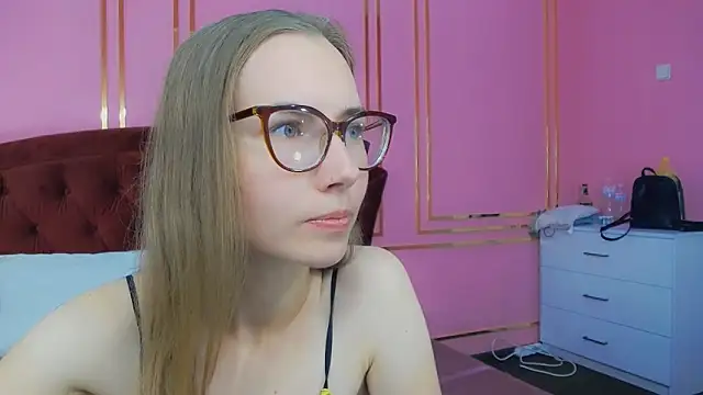 Snapshot of JessieJuss chatting on 09.21.25 JessieJuss online show from 09.21.25