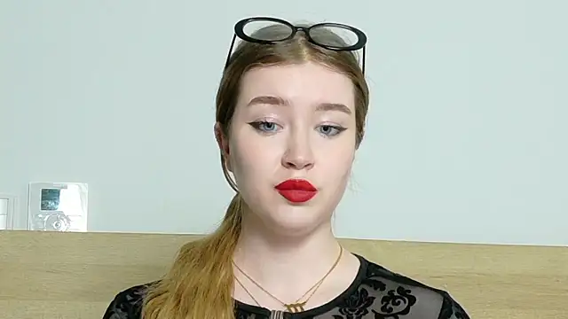 Snapshot of Rebecca_Lace chatting on 09.15.25 Rebecca Lace online show from 09.15.25