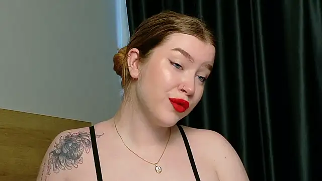 Snapshot of Rebecca_Lace chatting on 10.03.25 Rebecca Lace online show from 10.03.25