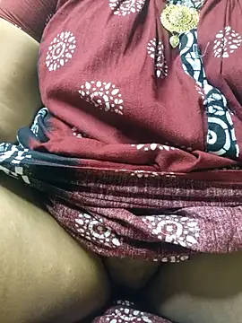 Snapshot of desi_boudi87 chatting on 09.15.25 desi boudi87 online show from 09.15.25
