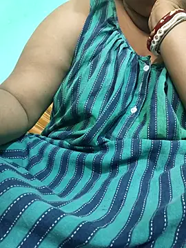 Snapshot of desi_boudi87 chatting on 05.12.26 desi boudi87 online show from 05.12.26