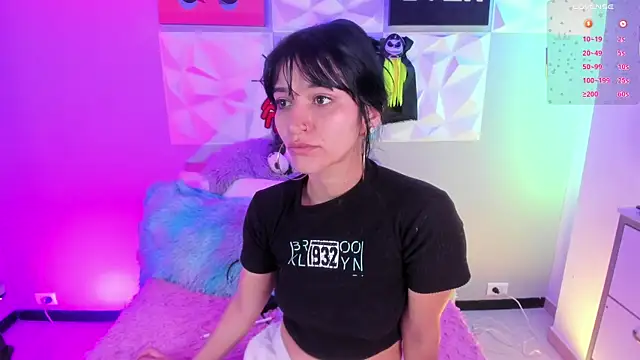 LindaWz  online show from 10.28.25