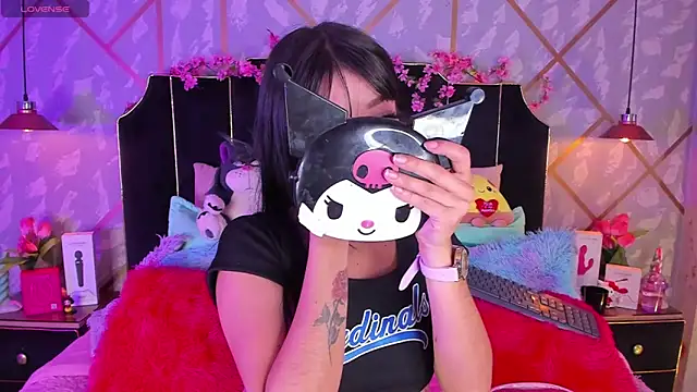 LindaWz  online show from 02.18.26