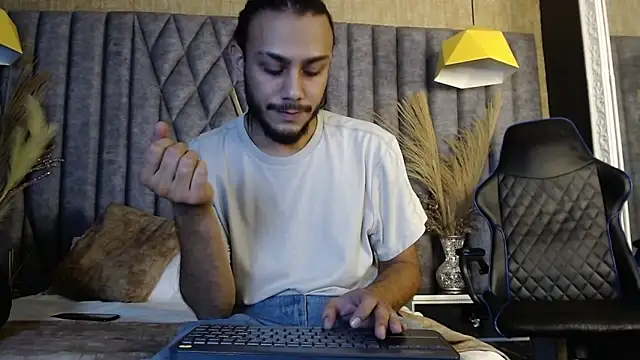 Boss Domiinator online show from 10.06.25