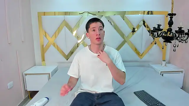 Snapshot of HunterHeat_ chatting on 09.12.25 HunterHeat online show from 09.12.25