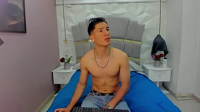 Snapshot of HunterHeat_ chatting on 09.14.25 HunterHeat online show from 09.14.25