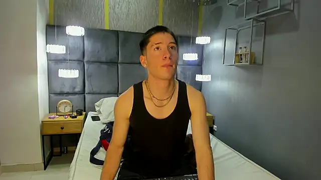 Snapshot of HunterHeat_ chatting on 09.17.25 HunterHeat online show from 09.17.25