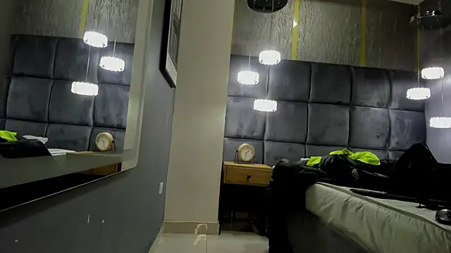 Snapshot of HunterHeat_ chatting on 09.20.25 HunterHeat online show from 09.20.25