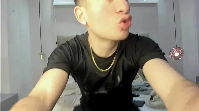 Snapshot of HunterHeat_ chatting on 10.15.25 HunterHeat online show from 10.15.25