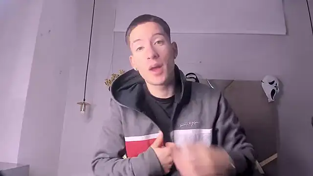 Snapshot of HunterHeat_ chatting on 10.23.25 HunterHeat online show from 10.23.25