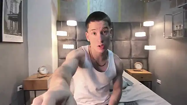 Snapshot of HunterHeat_ chatting on 11.05.25 HunterHeat online show from 11.05.25