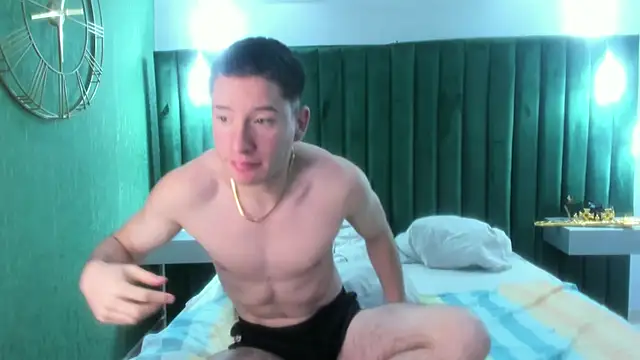 Snapshot of HunterHeat_ chatting on 11.18.25 HunterHeat online show from 11.18.25