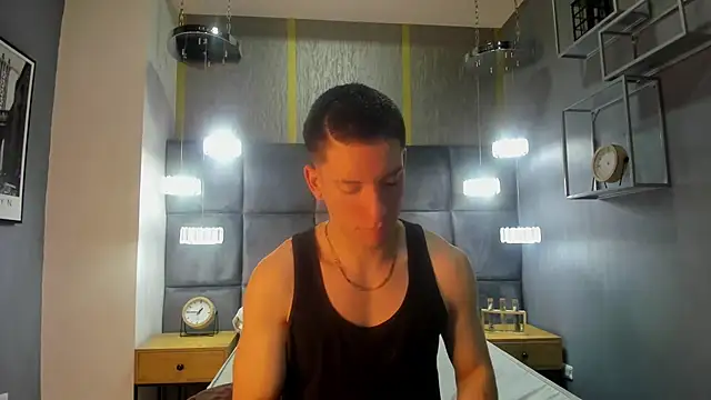 Snapshot of HunterHeat_ chatting on 11.23.25 HunterHeat online show from 11.23.25