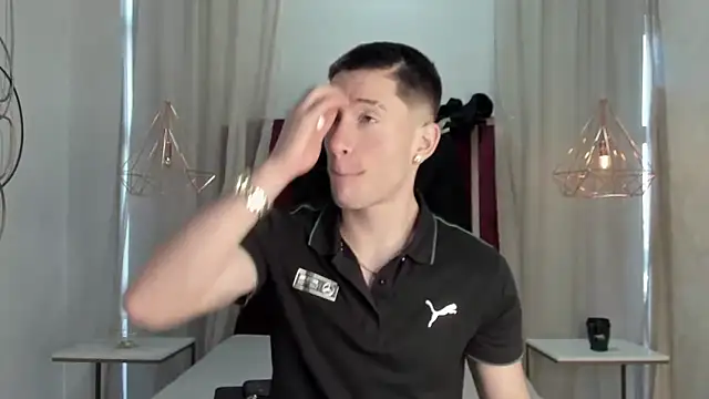 Snapshot of HunterHeat_ chatting on 11.27.25 HunterHeat online show from 11.27.25