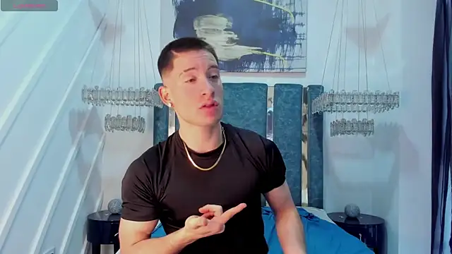 Snapshot of HunterHeat_ chatting on 12.05.25 HunterHeat online show from 12.05.25