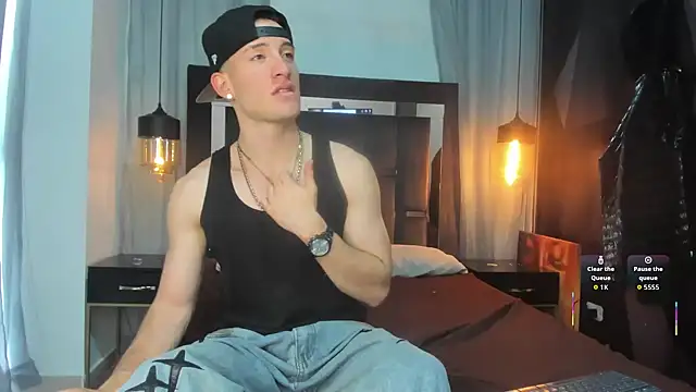 Snapshot of HunterHeat_ chatting on 12.13.25 HunterHeat online show from 12.13.25