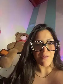 Snapshot of alilith chatting on 05.19.26 alilith online show from 05.19.26