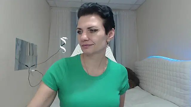 AvaSaturnian online show from 11.16.25