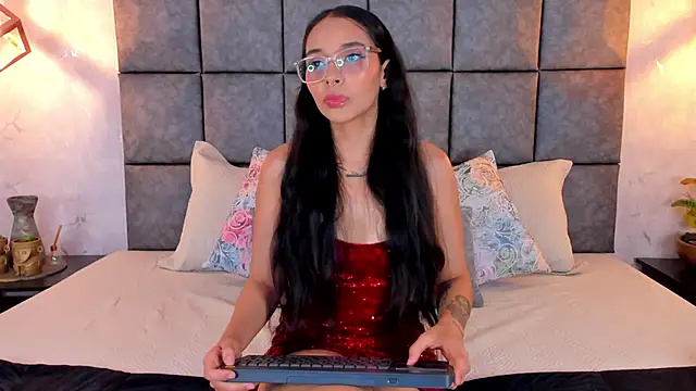 Roseaurora online show from 05.25.26
