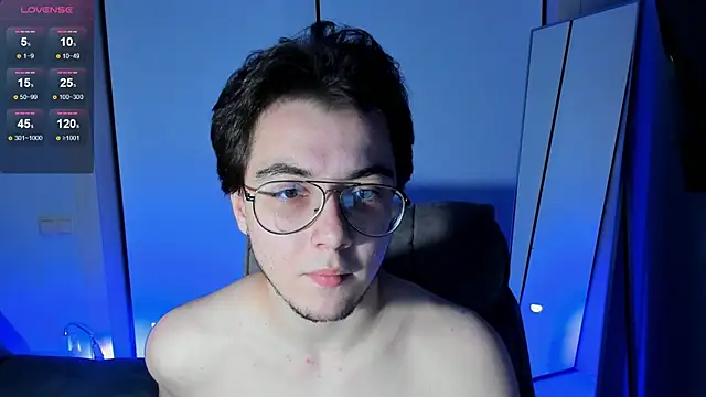 Snapshot of tyler_bergg chatting on 09.10.25 tyler bergg online show from 09.10.25