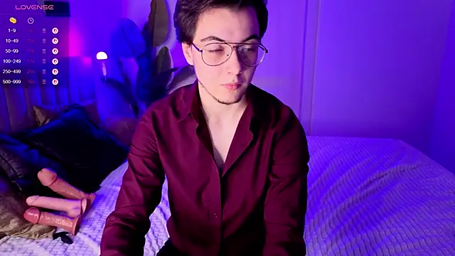 Snapshot of tyler_bergg chatting on 09.19.25 tyler bergg online show from 09.19.25