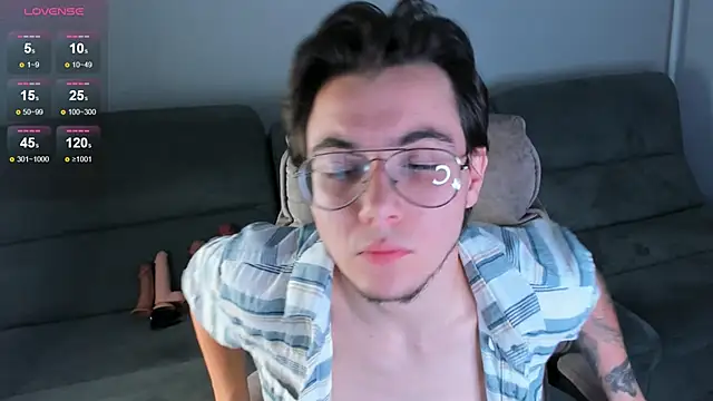 Snapshot of tyler_bergg chatting on 09.25.25 tyler bergg online show from 09.25.25