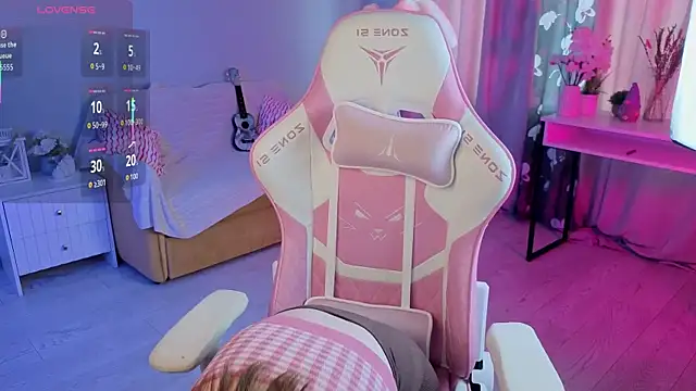 Snapshot of Sweetie_Hope chatting on 10.01.25 Sweetie Hope online show from 10.01.25