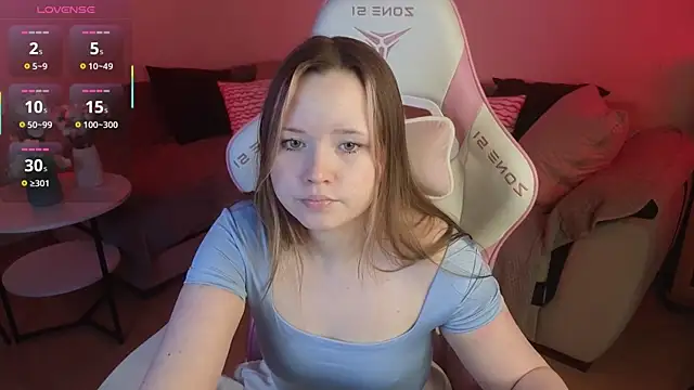 Snapshot of Sweetie_Hope chatting on 12.20.25 Sweetie Hope online show from 12.20.25