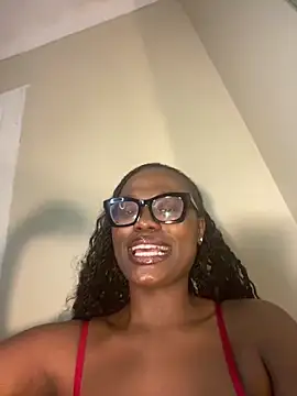 Snapshot of Moonzy77 chatting on 10.18.25 Moonzy77 online show from 10.18.25
