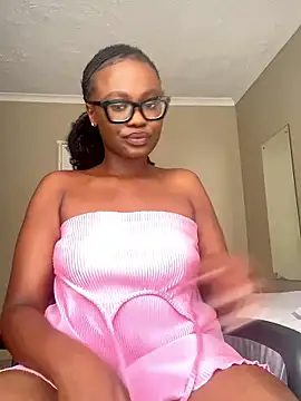 Snapshot of Moonzy77 chatting on 10.18.25 Moonzy77 online show from 10.18.25