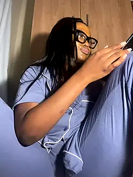 Moonzy77 online show from 10.24.25