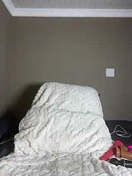 Moonzy77 online show from 12.18.25