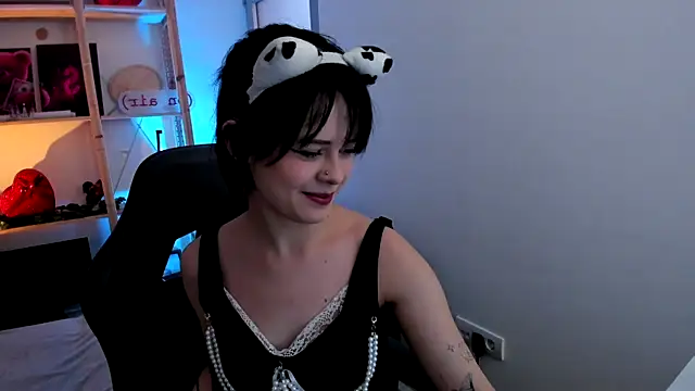 Snapshot of Sima_Wendy chatting on 02.06.26 Sima Wendy online show from 02.06.26