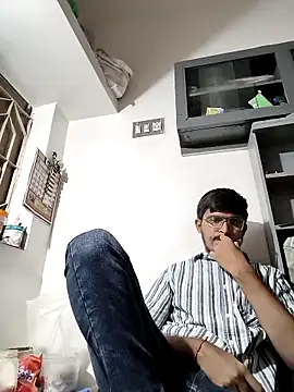 Snapshot of RotundHeadway chatting on 11.14.25 RotundHeadway online show from 11.14.25