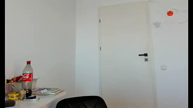 crystalxx18 online show from 10.17.25