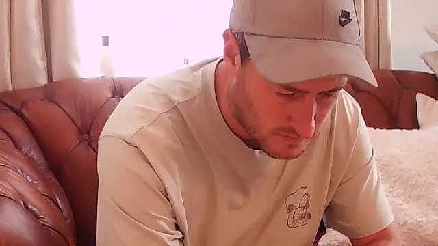 Londonlad818 online show from 09.17.25