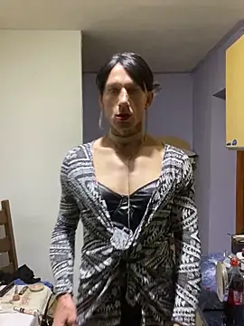 Snapshot of vikinylon chatting on 11.08.25 vikinylon online show from 11.08.25