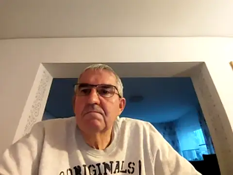 Snapshot of Oldmenhot66 chatting on 10.15.25 Oldmenhot66 online show from 10.15.25