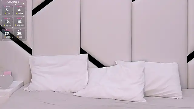 XimenaCosta online show from 11.24.25