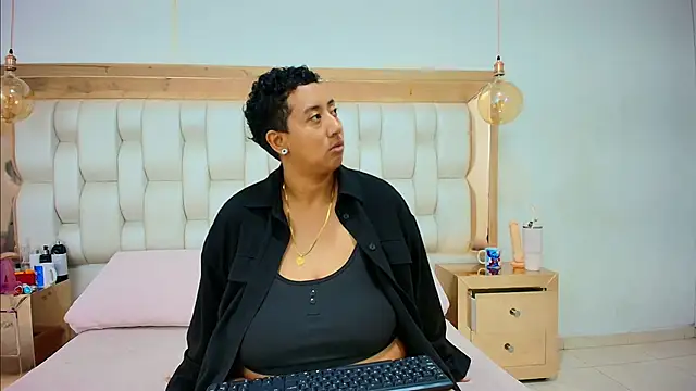 TiffantyAndStacy online show from 02.15.26